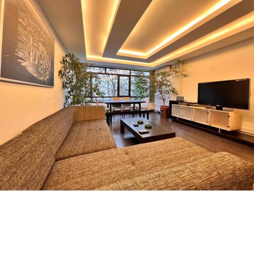 A Luxury Apt 170 m2 3 Bedroom 2 Bathroom at Bestekar Avenue at the heart of Ankara