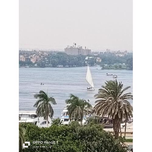 شقة فندقيه فاخرة بمنطقة المعادى صف اول جميع الغرف تطل على النيل A luxury hotel apartment in Maadi, first row. All rooms overlook the Nile