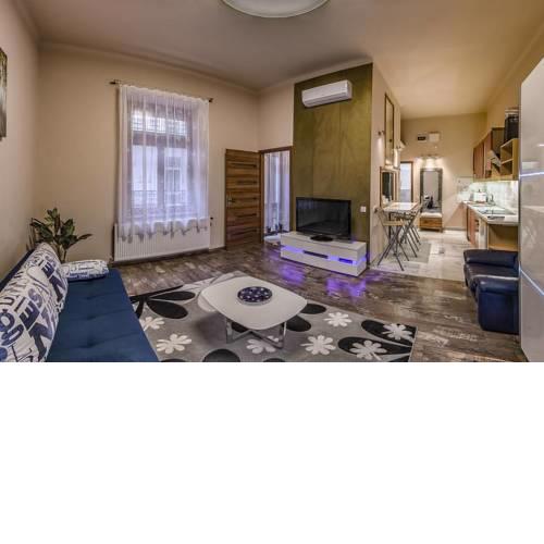 ☼ A Private Condo In Ráday Street? Yes, Please! ☼