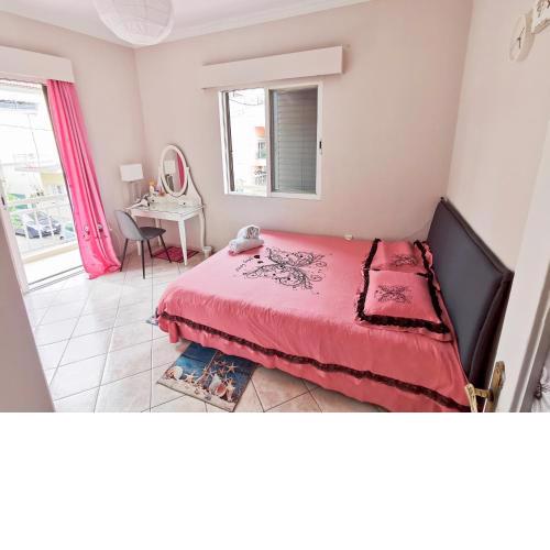 A private room for girl lady couple family we share other spaces