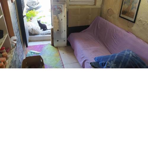 a room a home kitchen and bathroom hot water wifi no bills
