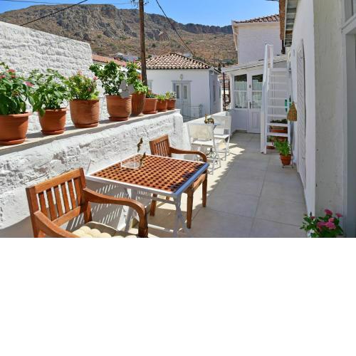 A Sea-licious Vacation - Chic & Style in Hydra