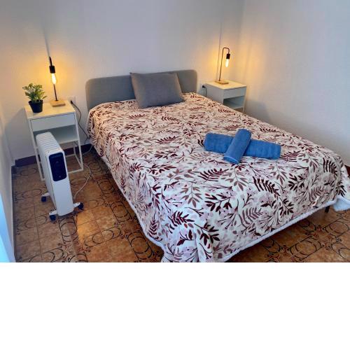 A separate room Comfort in a two-room apartment is 28 km from Valencia with Wi-Fi