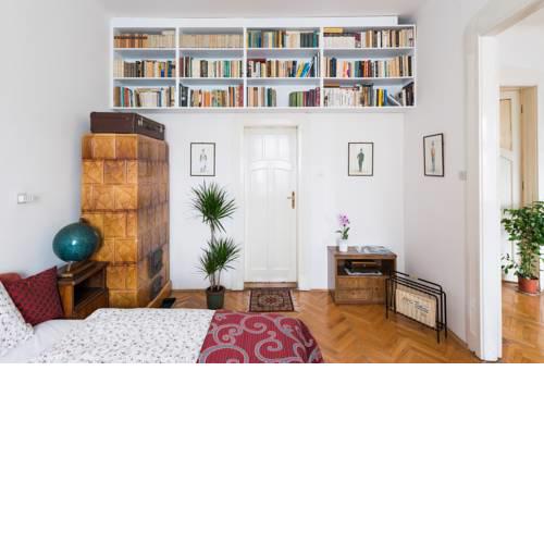 A spacious and quiet apartment with two bedrooms