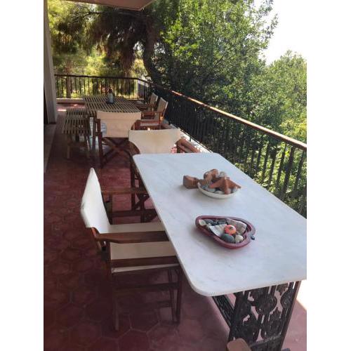 A TRADITIONAL VILLA IN SARONIDA NEAR THE SEA