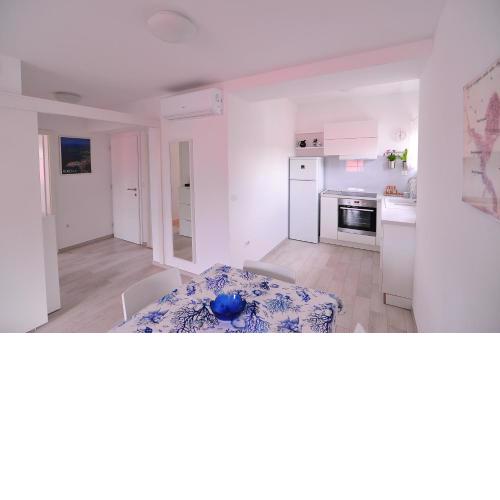 A1 - luxury apt in center just 5min from beach