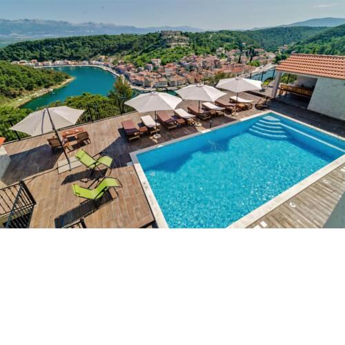 A1 beautiful apt w magnificent view and pool use