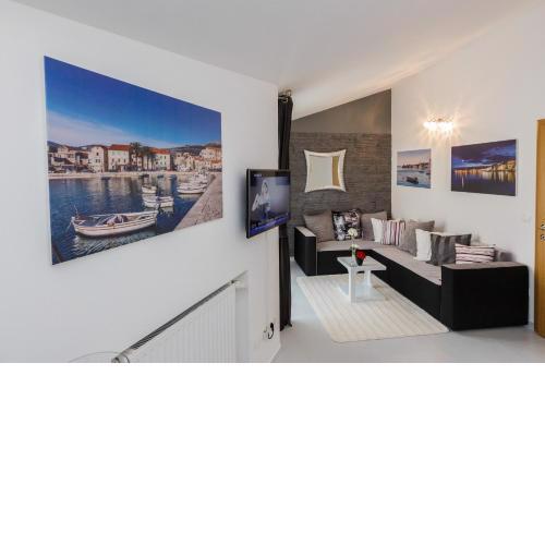 A2 - modern luxury apt w big balcony sea view