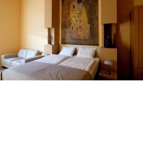 Abby's Antique Apartments A