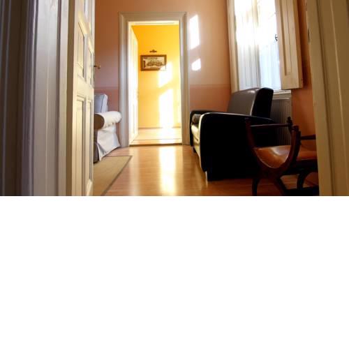 Abby's Antique Apartments B