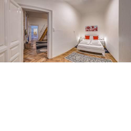 Acacia Apartment