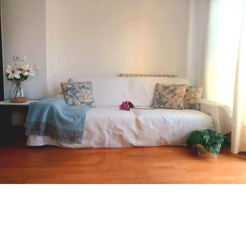 Acogedor apartamento con piscina y garaje