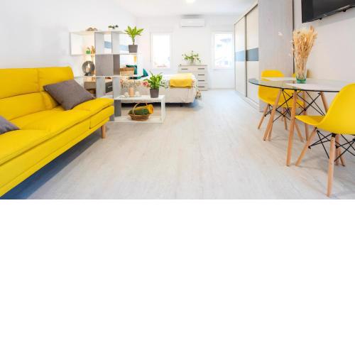Acogedora casa de invitados con piscina compartida