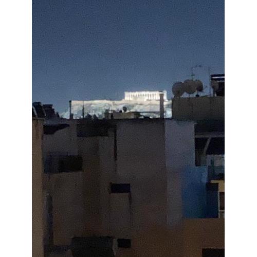 ACROPOLIS CASA Historical Centre Top Floor Luxury Suite 150m to Metro