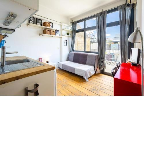 Acropolis Charm Modern Studio in Historic Athens