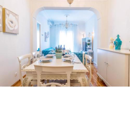 Acropolis deluxe Apt.(Must)