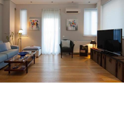 Acropolis Luxury Apartment with Balcony
