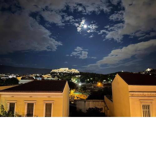 Acropolis view, near Monastiraki 3br 2 bathrooms RED