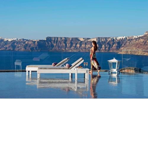 Acroterra Rosa Luxury Suites & Spa
