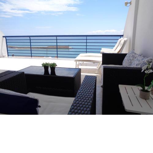 Ada Calypso Apartamento, frente al mar y castillo, Parking, Aire acondicionado, WiFi, Piscina