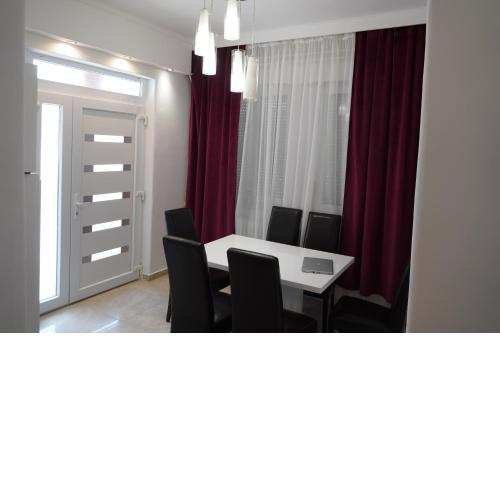 Adam Apartman