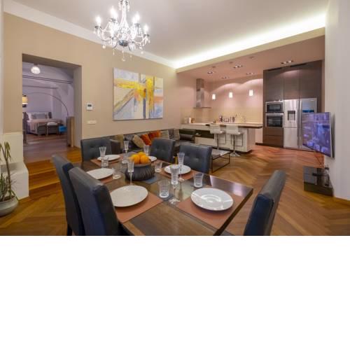 Address DeLuxe Apartment