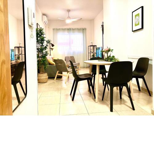 Adelfa - 2 hab, AA, parking gratis, junto Hospital