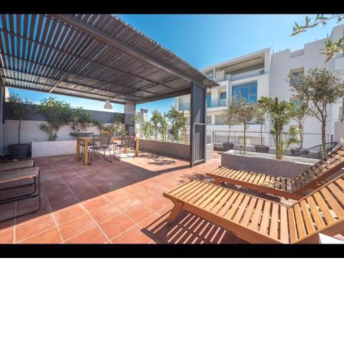Adelos Villa With Rooftop Garden In Elliniko