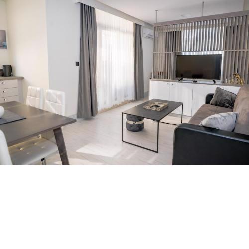 ADIRAMAR Apartments