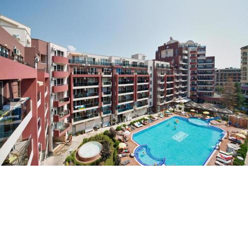Admiral Plaza Apartment , Large swimming pool , 5 min walking to the beach
