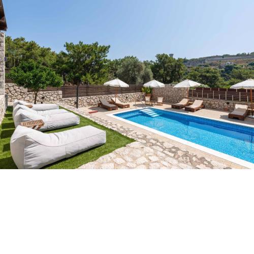 Adonis Villa in nature