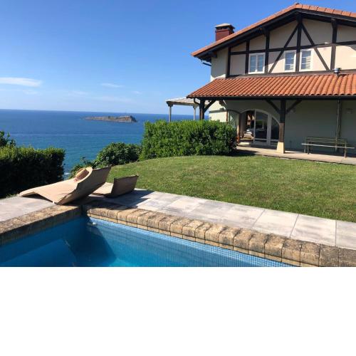 Adosado en la costa con excelentes vistas al estuario de Urdaibai
