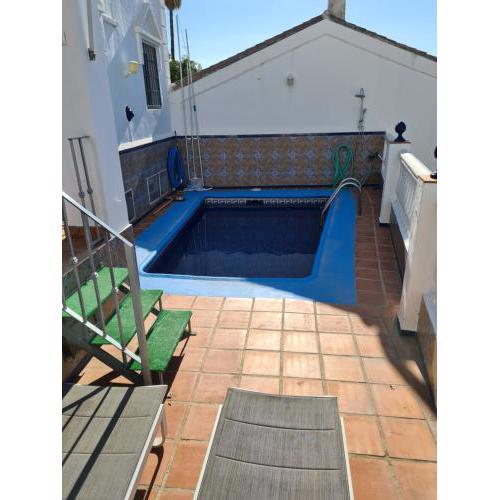 ADOSADO EN NERJA URB FLAMINGO