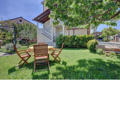 Adriatic apartment Nada with garden view