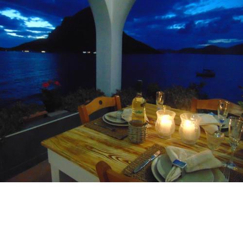 Aegean Villa-On beach apartment! Ideal choice!