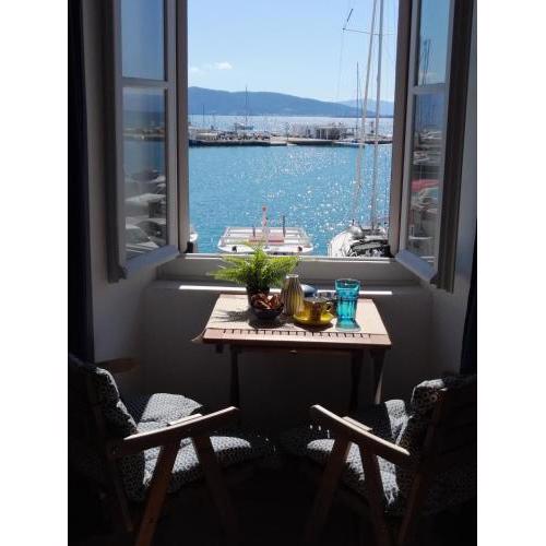 Aegina Port Apt 4