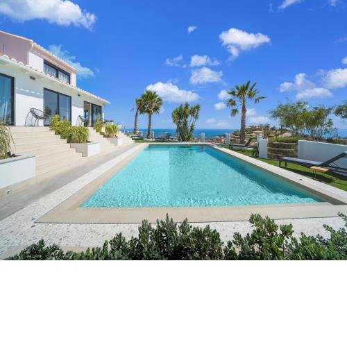 Affluent Villa in El Campello Alicante with Pool Sea Views
