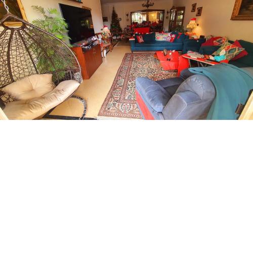 Affordable Prime Luxury 1 Private Bedroom and Private bath inside Zayed 2000 Compound Gated Community - Huge Apartment Shared with Mike حجرة نوم خاصة مع حمام خاص داخل شقة مشتركة مع دكتور محمد
