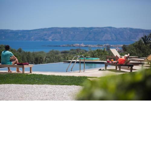 Agarathos Traditional Rooms with Pool