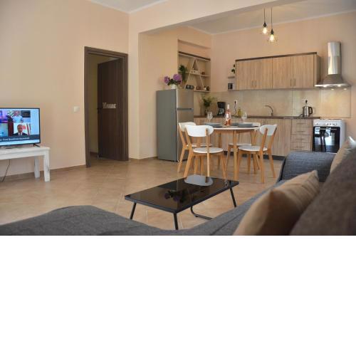 Agatha's spacious modern apt-1