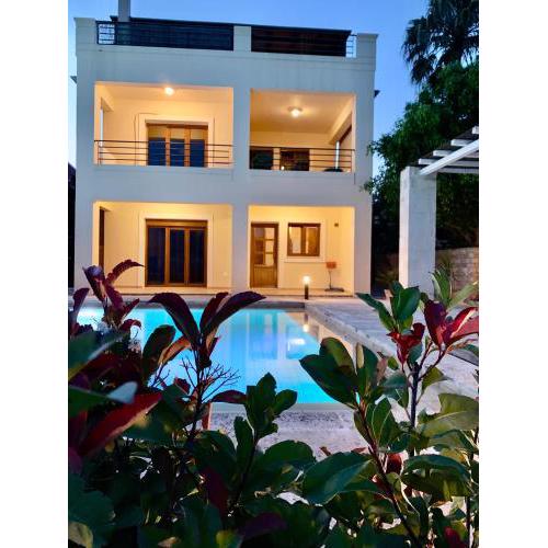 Aggelos and Thisbe Chania Suburbs Sea View Guest House