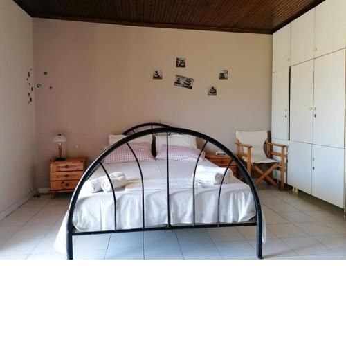 Agia Marina Studios, B