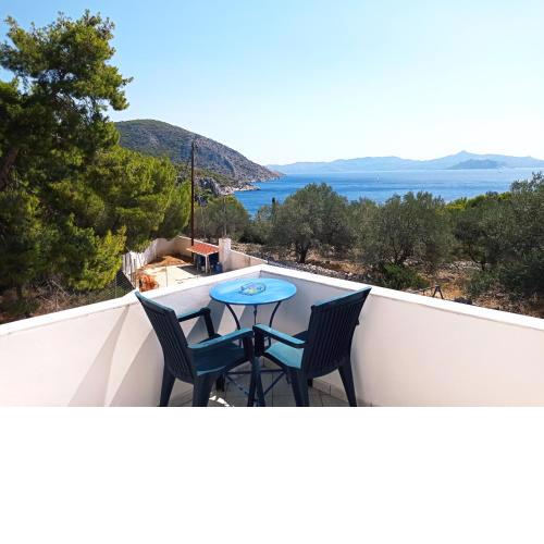 Agistri Mariza sea view maisonette, 50m from sea