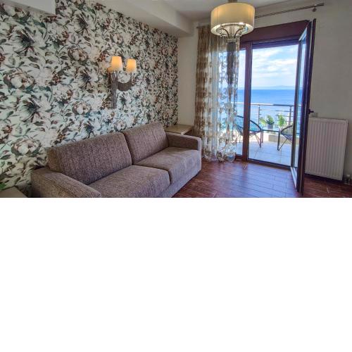 Agnanti villa Seafront with Pool