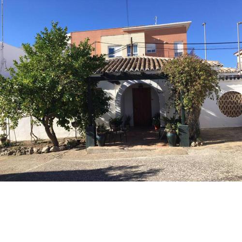 Agradable casa con jardín y chimenea interior