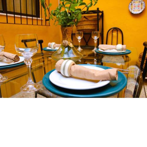 Agradable casa con patio y terraza en el centro