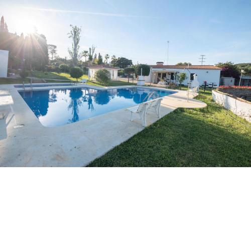 Agradable Villa con piscina