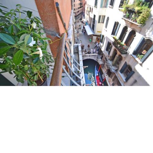 Ai Bareteri Luxury Canal View