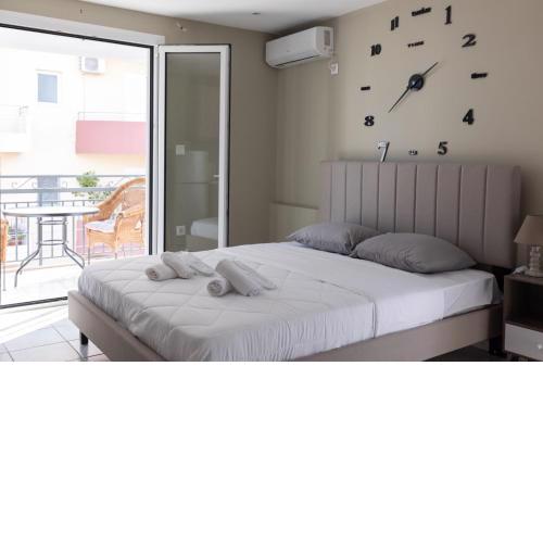 AIOLOS LUXURY agios dimitrios center apartment 4