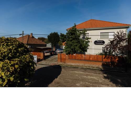 Airport Jazmin Guesthouse